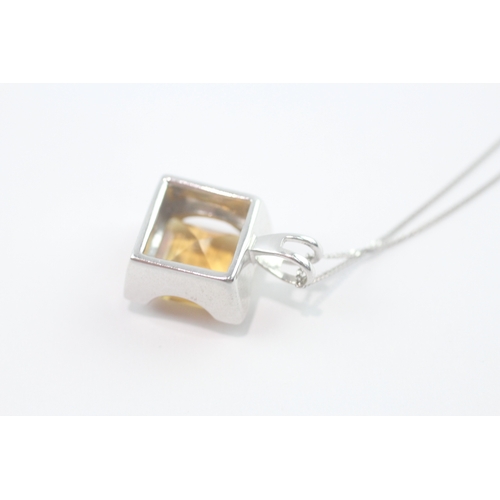 200 - 9ct gold citrine pendant necklace (5.8g)