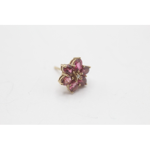 31 - 9ct gold garnet & diamond cluster stud earrings (2.2g)