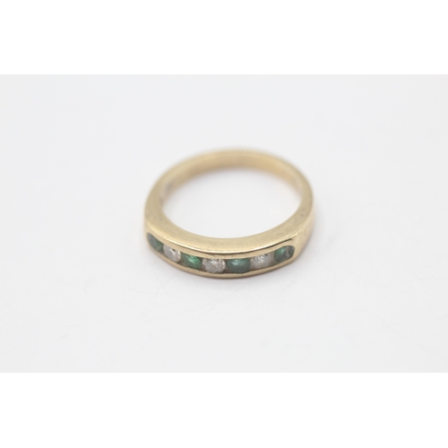 5 - 9ct gold emerald & diamond half eternity ring (3.1g) Size L