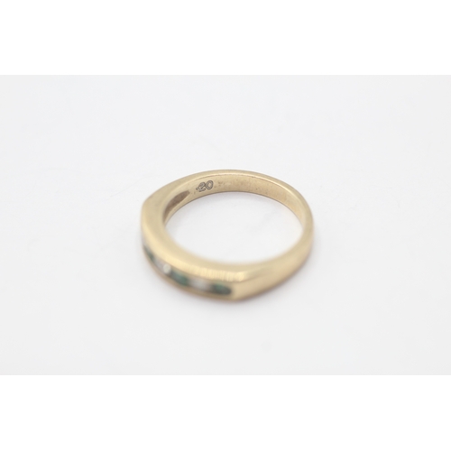 5 - 9ct gold emerald & diamond half eternity ring (3.1g) Size L