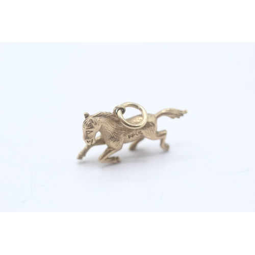 55 - 9ct gold vintage horse charm (2.8g)