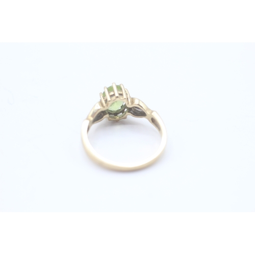 80 - 9ct gold peridot & diamond dress ring (2.3g) Size M