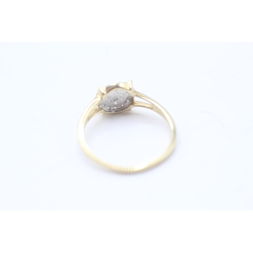 86 - 9ct gold diamond cluster ring (1.7g) Size P