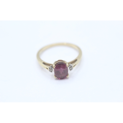 89 - 9ct gold garnet & diamond dress ring (1.6g) Size L 1/2