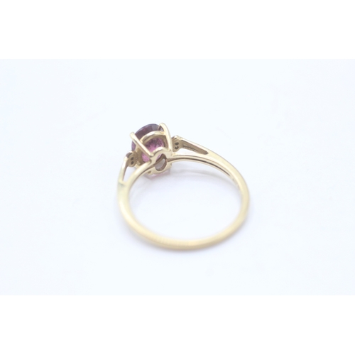 89 - 9ct gold garnet & diamond dress ring (1.6g) Size L 1/2