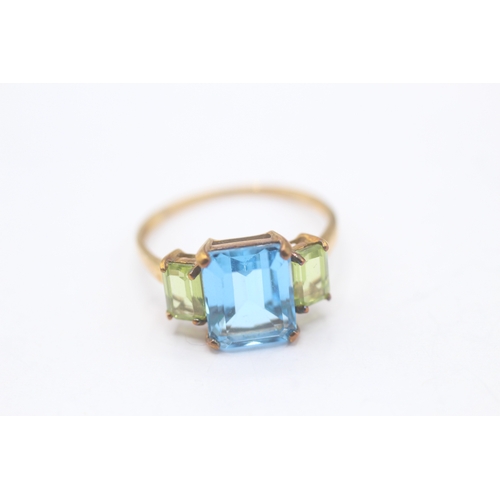 92 - 9ct gold peridot & blue topaz trilogy ring (2.3g) Size P 1/2