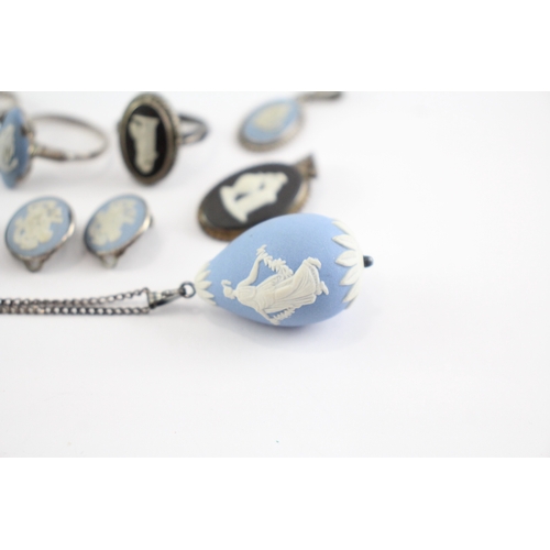 203 - Collection of Sterling  Silver Wedgwood Jewellery, inc. Pendant, Brooch, Ring x 10 (66g)