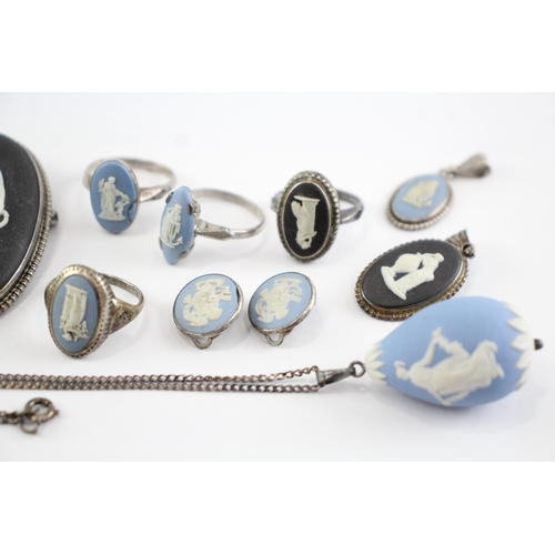 203 - Collection of Sterling  Silver Wedgwood Jewellery, inc. Pendant, Brooch, Ring x 10 (66g)