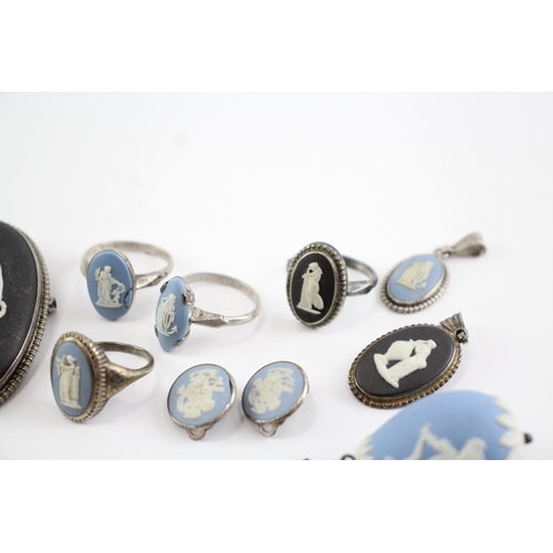 203 - Collection of Sterling  Silver Wedgwood Jewellery, inc. Pendant, Brooch, Ring x 10 (66g)