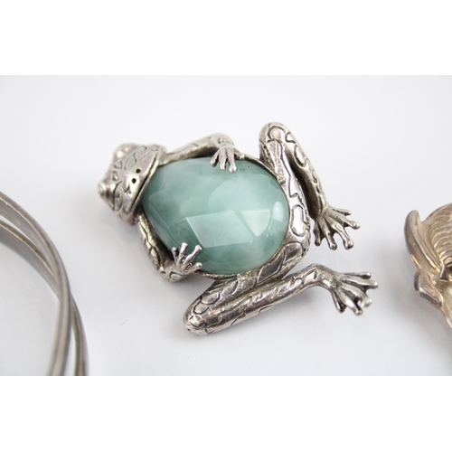 233 - Collection of Sterling Silver Animal Jewellery, inc. Bangle, Frog, Brooch x 5 (89g)