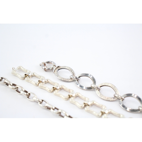 237 - Collection of Sterling Silver Bracelets, inc. Textured, Belcher, T Bar x 3 (63g)
