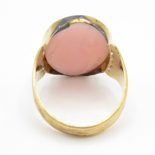 104 - 18ct Gold Carved Cameo Ring - cameo loose  (4.7g) Size O