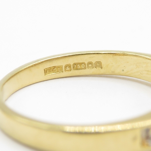 106 - 18ct Gold Diamond Solitaire with Diamond Set Shoulders, Hallmarked London (2.9g) Size K