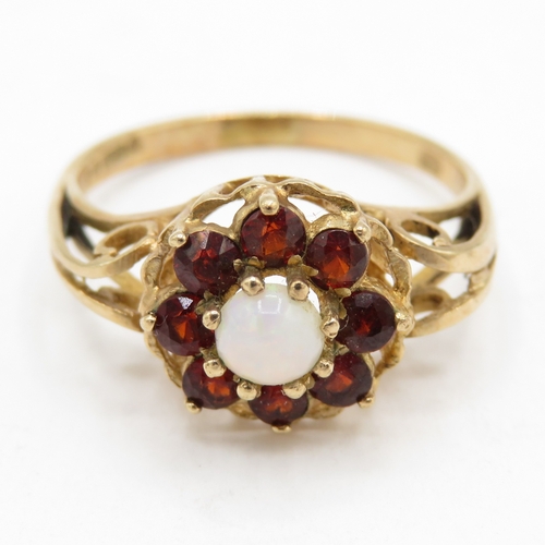 113 - 9ct Gold Vintage Opal & Garnet Cluster Ring, Hallmarked London (2.2g) Size N