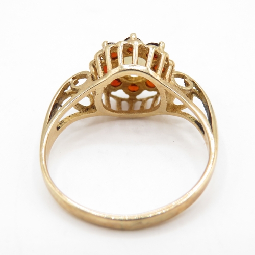 113 - 9ct Gold Vintage Opal & Garnet Cluster Ring, Hallmarked London (2.2g) Size N