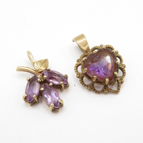 183 - Pair of 9ct gold amethyst pendants inc heart and grapes (1.8g)