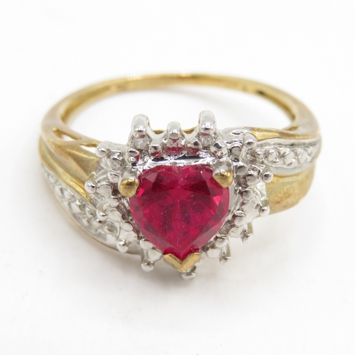 184 - 9ct gold synthetic ruby and diamond heart cluster ring  (2.3g) Size L 1/2