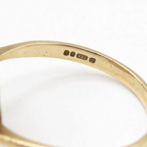 185 - 9ct gold opal solitaire ring  (2.4g) Size O 1/2