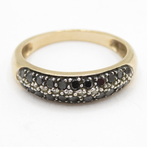 190 - 9ct gold diamond and black diamond three row ring  (2.4g) Size P