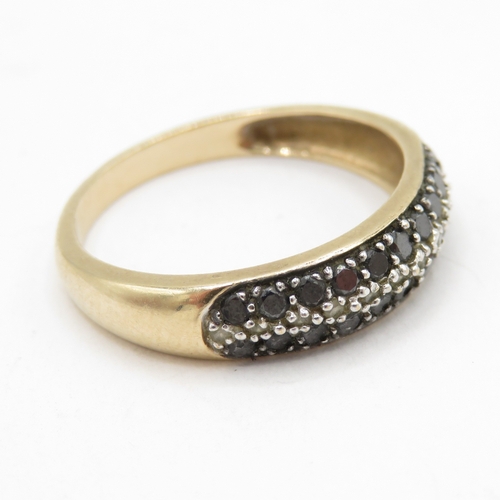 190 - 9ct gold diamond and black diamond three row ring  (2.4g) Size P