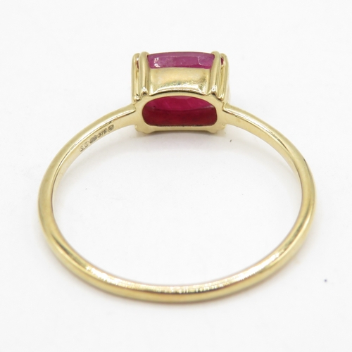 199 - 9ct gold ruby solitaire ring  (1.5g) Size O 1/2