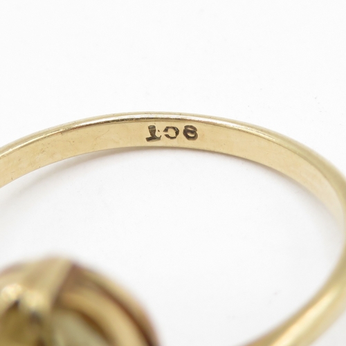 200 - 9ct gold citrine solitaire ring  (2.4g) Size P