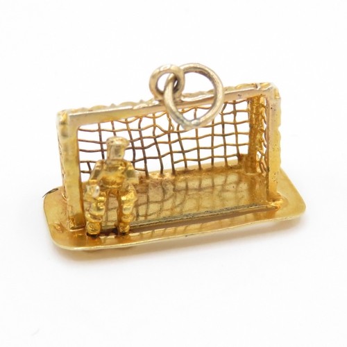 67 - 9ct gold vintage goalkeeper charm (1.9g)