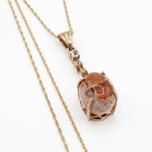 76 - 9ct gold agate & white gemstone drop pendant necklace (4.1g)