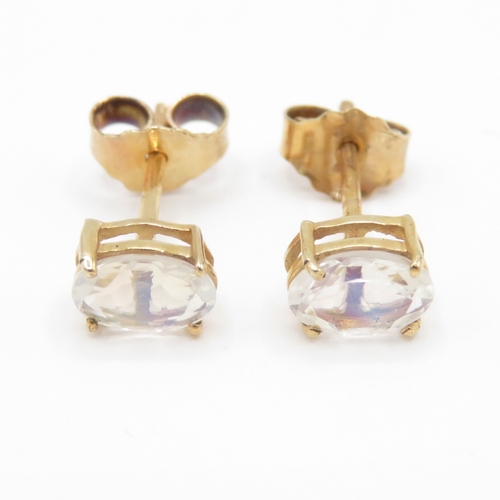 86 - 9ct gold moonstone stud earrings (0.8g)