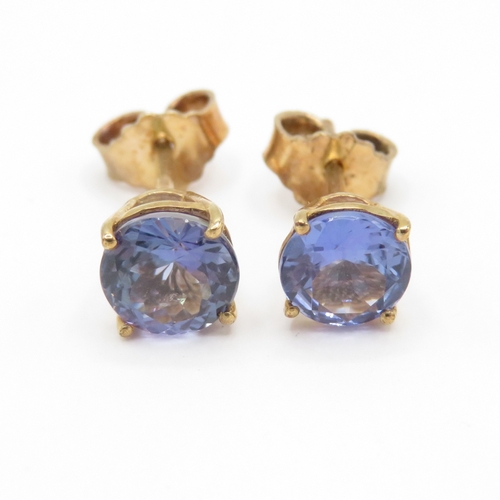 94 - 9ct gold tanzanite stud earrings (1.3g)