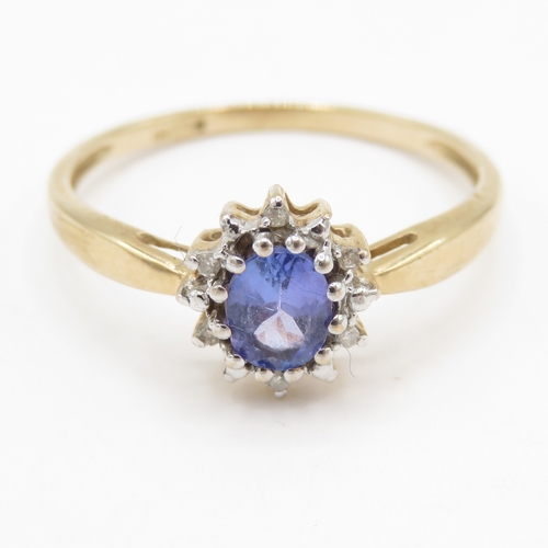 95 - 9ct gold diamond and tanzanite cluster ring (1.7g) Size O 1/2