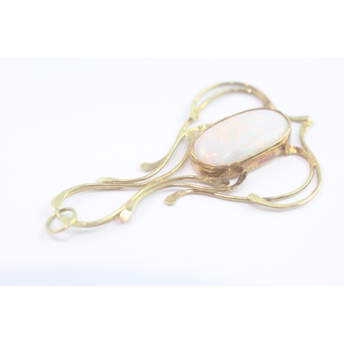 10 - 18ct gold opal arts and crafts pendant (4.6g)