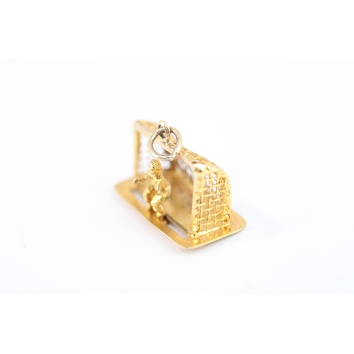 67 - 9ct gold vintage goalkeeper charm (1.9g)
