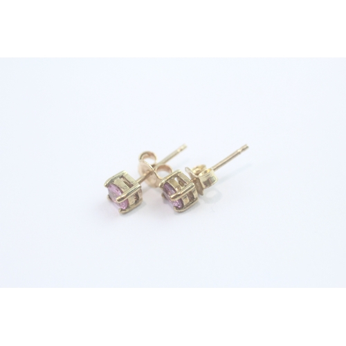 72 - 9ct gold pink sapphire stud earrings (0.7g)