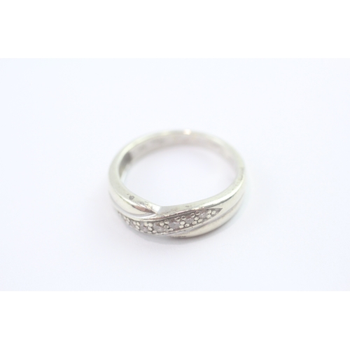 75 - 9ct gold diamond cross-over ring (2.6g) Size L