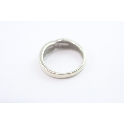 75 - 9ct gold diamond cross-over ring (2.6g) Size L