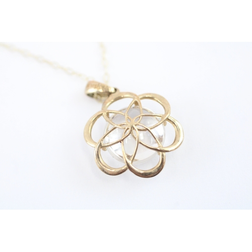 81 - 9ct gold cabochon cut rock crystal pendant necklace (2.4g)