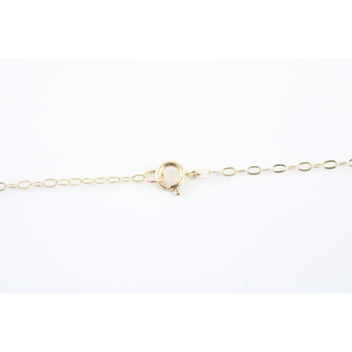 81 - 9ct gold cabochon cut rock crystal pendant necklace (2.4g)