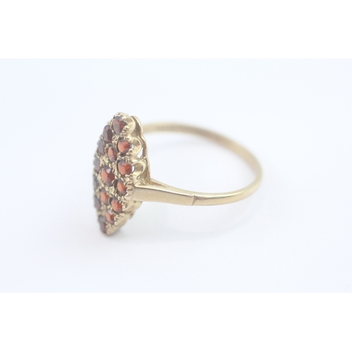 91 - 9ct gold garnet cluster ring (2.3g) Size P