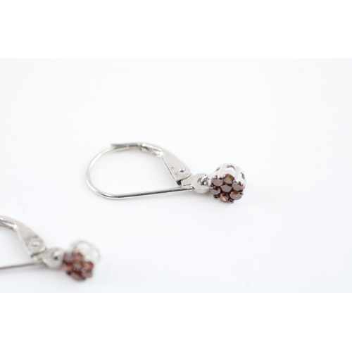 92 - 9ct gold enhanced red diamond drop earrings (1g)