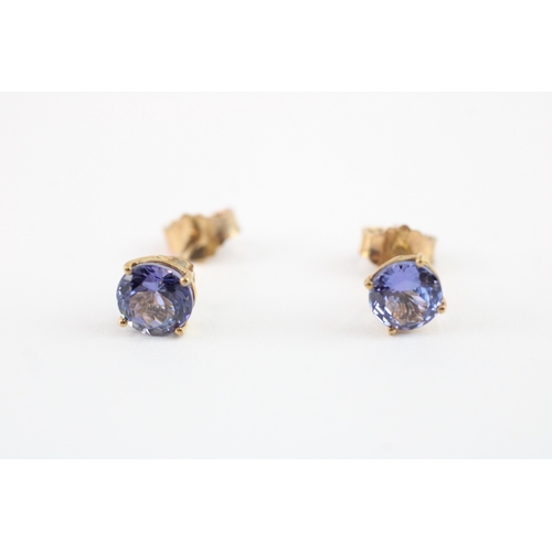 94 - 9ct gold tanzanite stud earrings (1.3g)