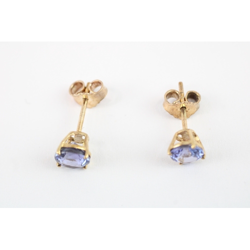 94 - 9ct gold tanzanite stud earrings (1.3g)