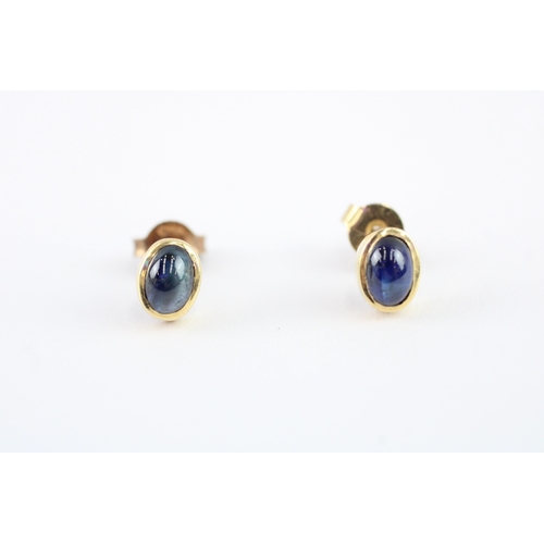 96 - 18ct gold cabochon cut sapphire stud earrings (1.5g)