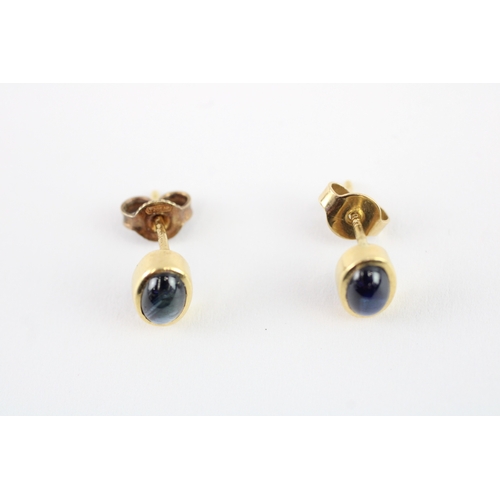 96 - 18ct gold cabochon cut sapphire stud earrings (1.5g)