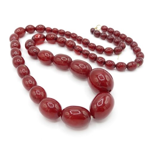 224 - Cherry Bakelite Necklace w/ Internal Streaking, Graduated (84g)
