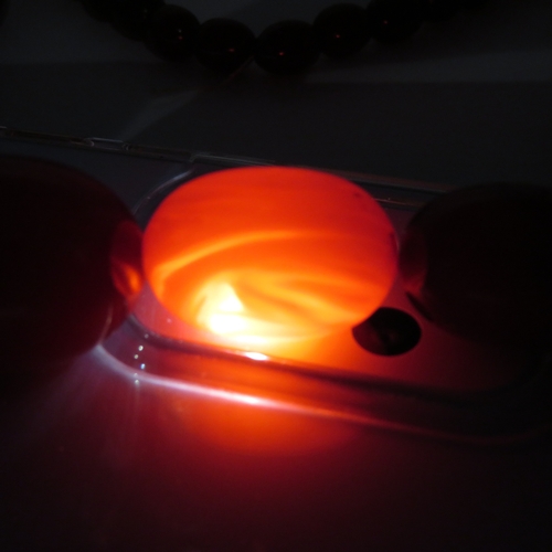 224 - Cherry Bakelite Necklace w/ Internal Streaking, Graduated (84g)