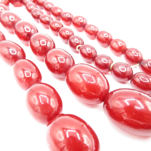 224 - Cherry Bakelite Necklace w/ Internal Streaking, Graduated (84g)