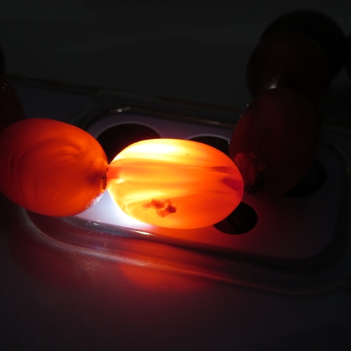 224 - Cherry Bakelite Necklace w/ Internal Streaking, Graduated (84g)