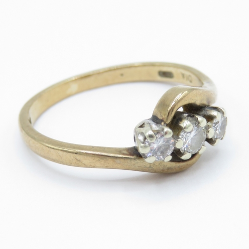 16 - 9ct Gold Diamond Trilogy Ring (2.4g) Size L