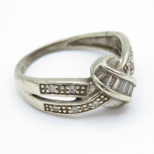 17 - 9ct Gold Vari-Cut Diamond Lovers Knot Ring (2.5g) Size J